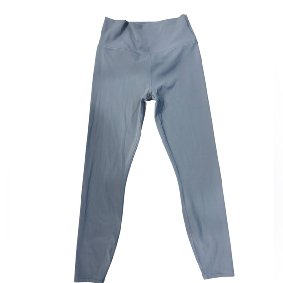 Vuori AllTheFeels Legging- Short in Blue Quartz Size Small - Picture 2 of 6